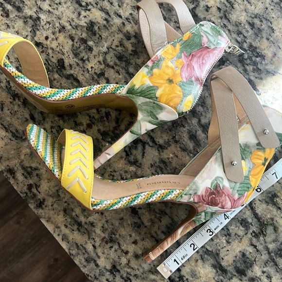 Chinese Laundry - Picture 5 of 6